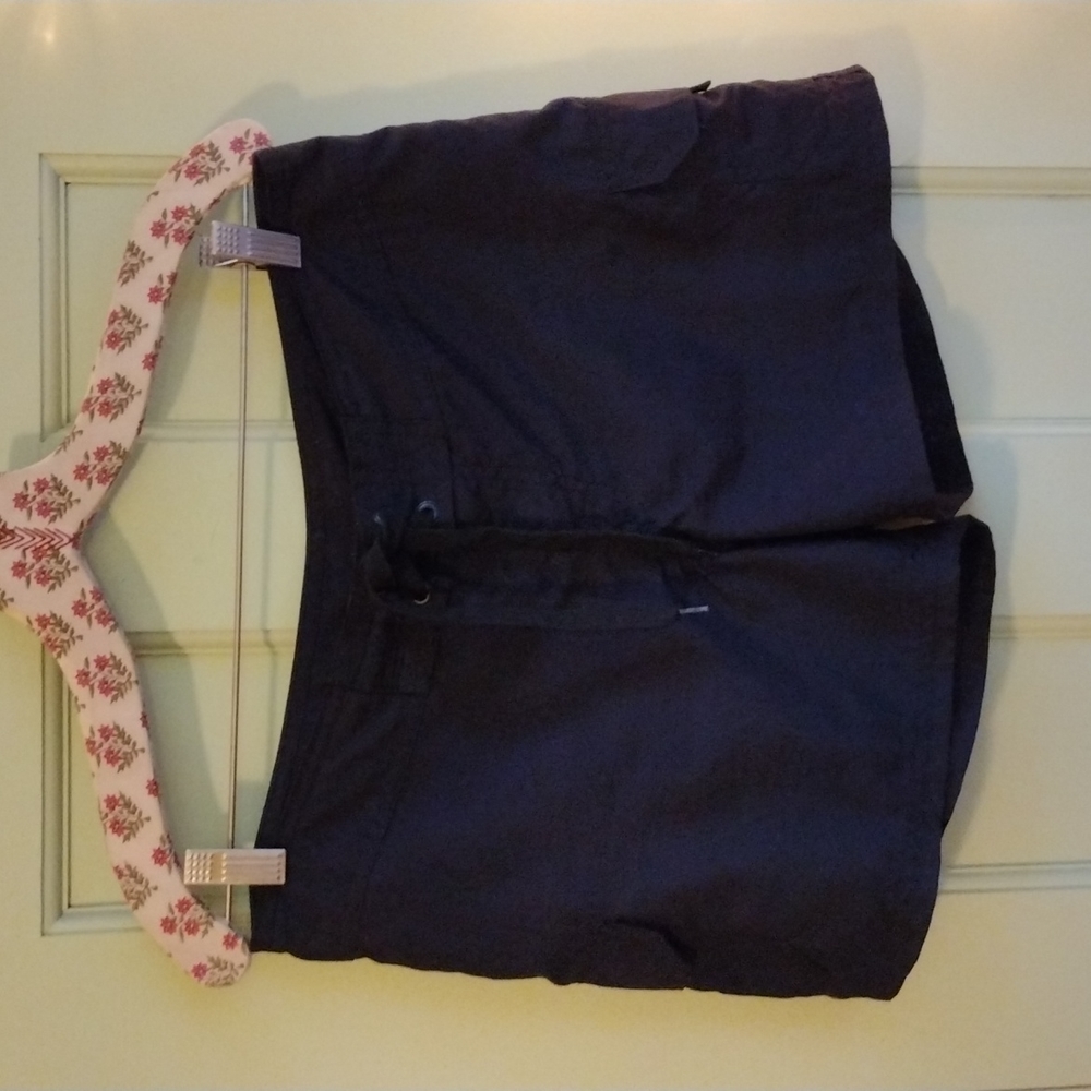 Kanu Surf size 4 black cargo shorts